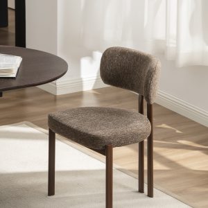 Chaise design Verona en tissu G681-7A avec pieds finition transfert noyer n°11.